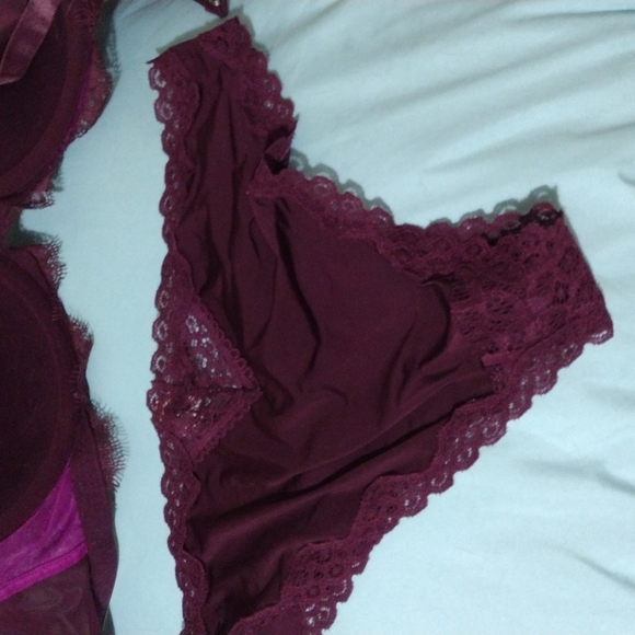 Victoria secret bra and panty set. - Picture 5 of 5